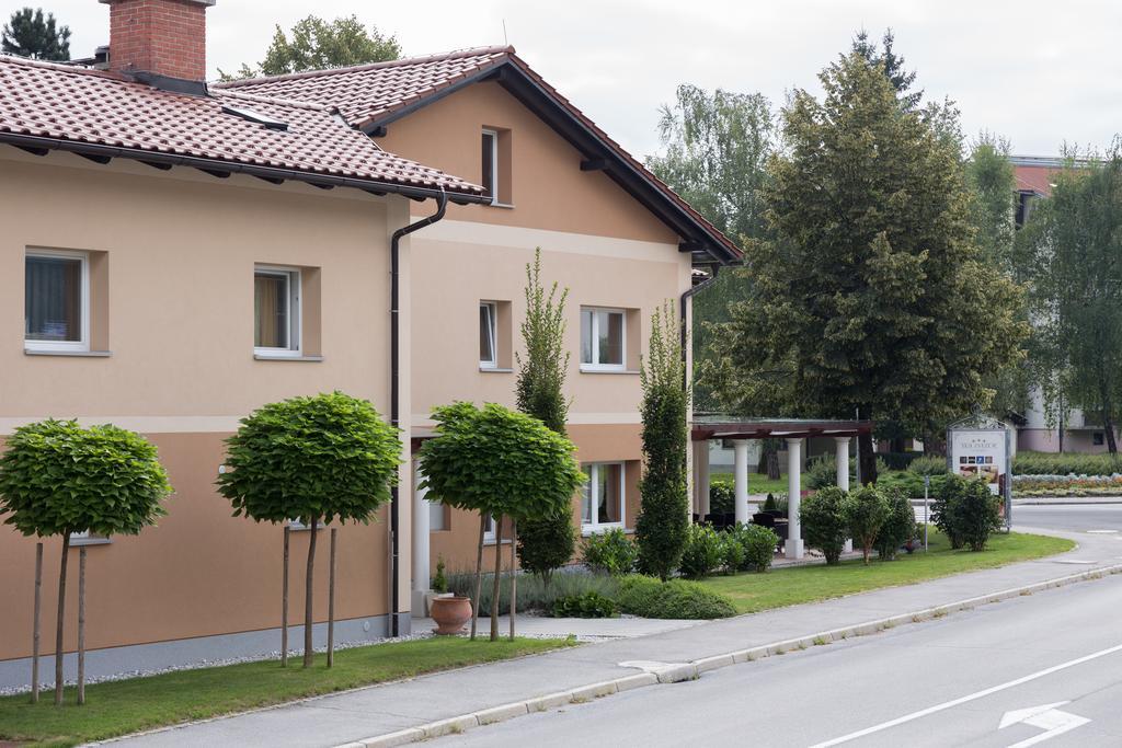 Guest House Tri Zvezde Kocevje Luaran gambar